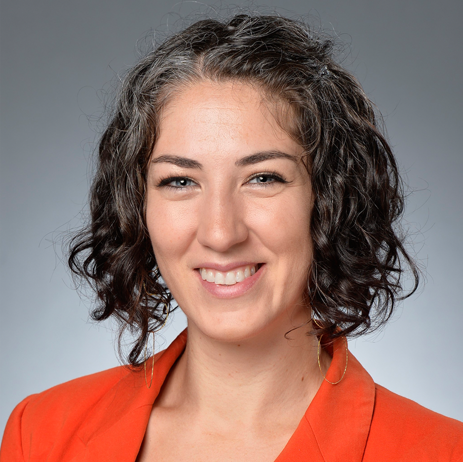 Dr. Lisa Oakley headshot